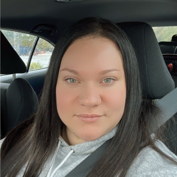 Meet your Posher, Cynthia - Picture 1 of 1